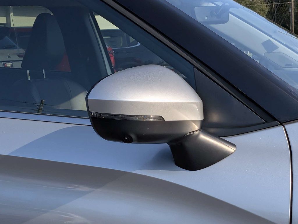 Used 2025 Mitsubishi Outlander SE FWD image 12