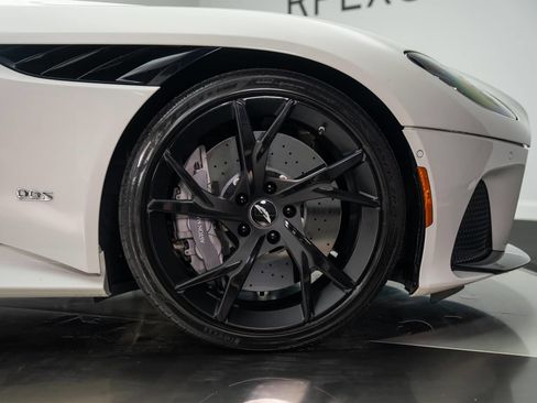 Used 2019 Aston Martin DBS Superleggera RWD image 22