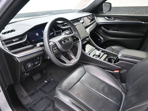 Used 2022 Jeep Grand Cherokee Overland image 12