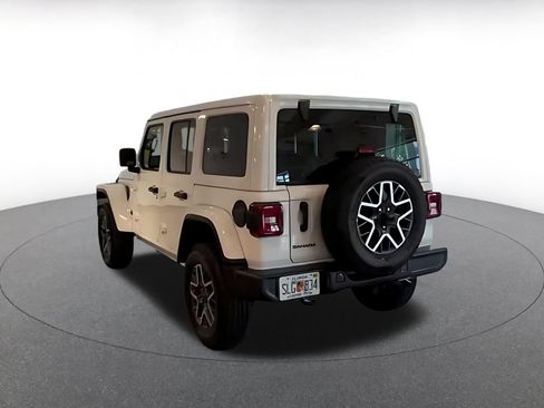 Used 2025 Jeep Wrangler Unlimited Sahara AWD/4WD image 9