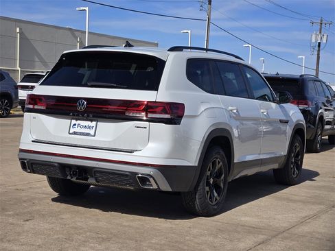 New 2026 Volkswagen Atlas Peak Edition image 4