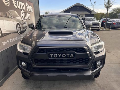 Used 2017 Toyota Tacoma TRD Off-Road image 16