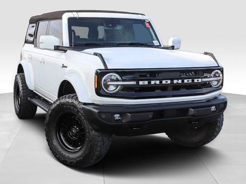 Used 2024 Ford Bronco Outer Banks AWD/4WD image 2