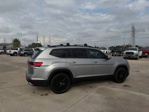 Used 2024 Volkswagen Atlas SE image 3