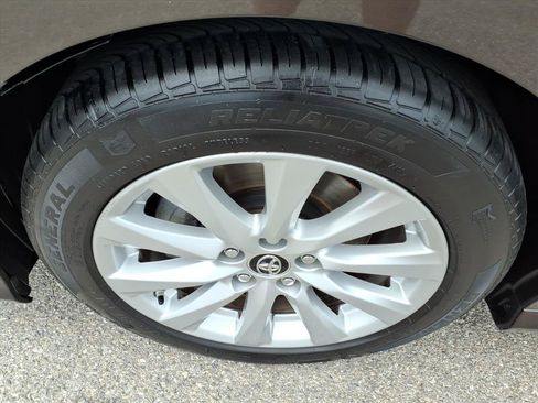 Used 2018 Toyota Camry LE w/ Convenience Package FWD image 10