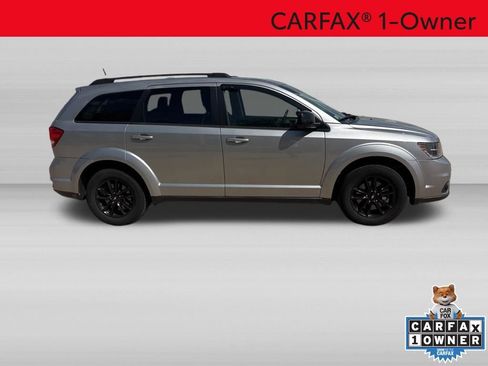 Used 2019 Dodge Journey SE w/ Blacktop Package FWD image 3