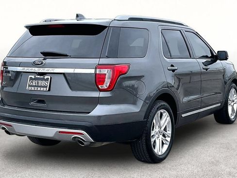 Used 2017 Ford Explorer XLT w/ Equipment Group 202A FWD image 2