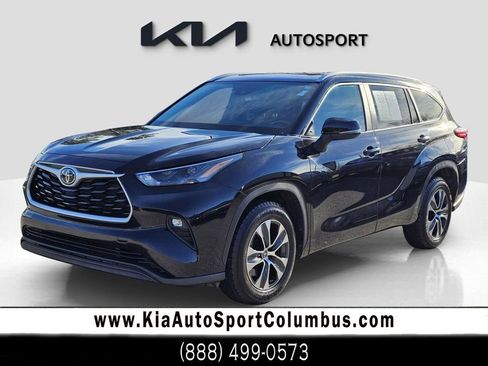 Used 2023 Toyota Highlander XLE image 1