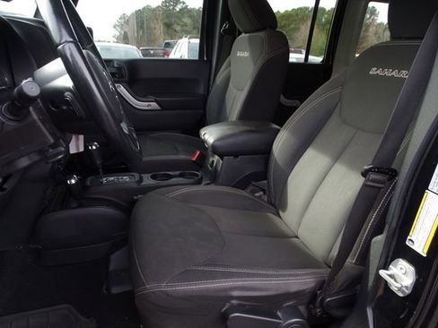 Used 2016 Jeep Wrangler Unlimited Sahara w/ Connectivity Group image 19