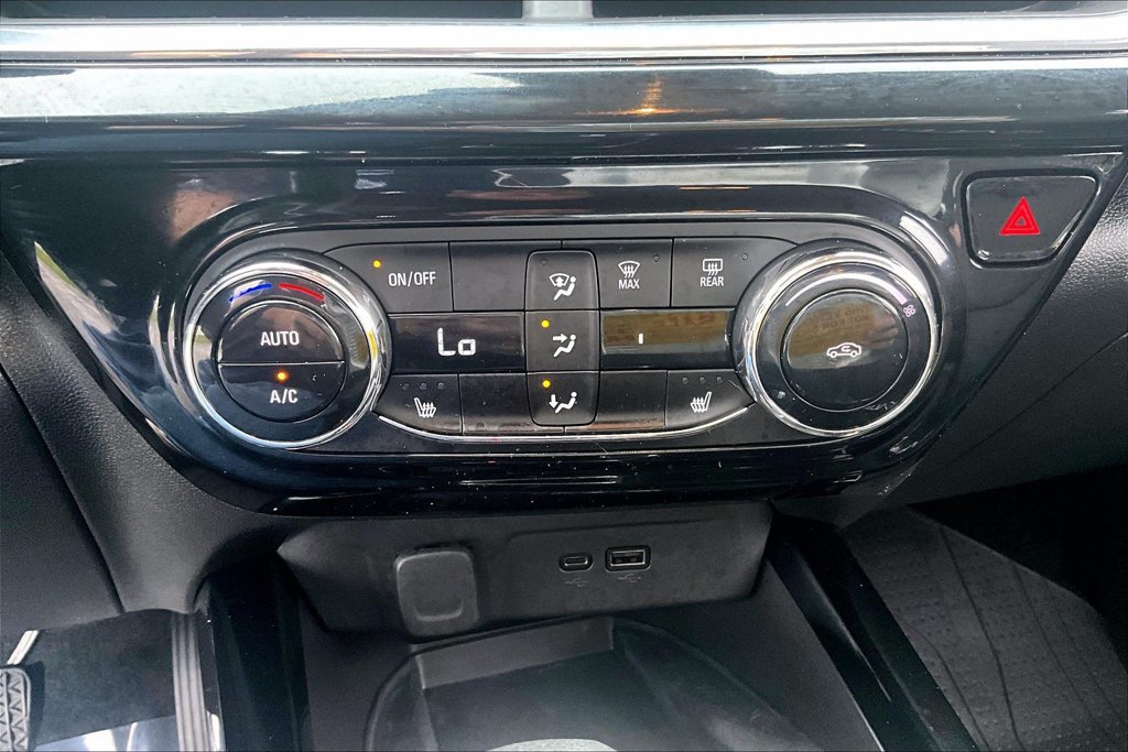 Used 2024 Chevrolet Trax ACTIV w/ Sunroof Package FWD image 31