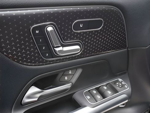 Used 2025 Mercedes-Benz GLA 250 4MATIC image 48