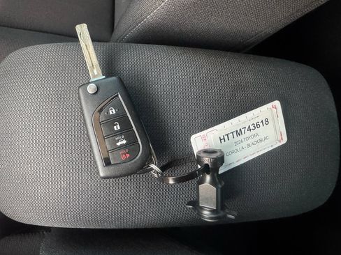 Used 2024 Toyota Corolla LE FWD image 30