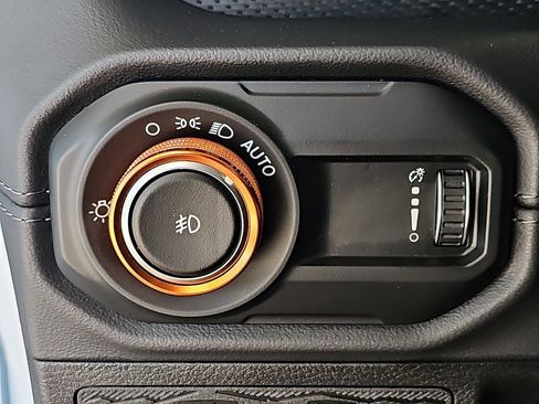 Used 2025 Jeep Wrangler Unlimited Rubicon w/ Convenience Group image 29