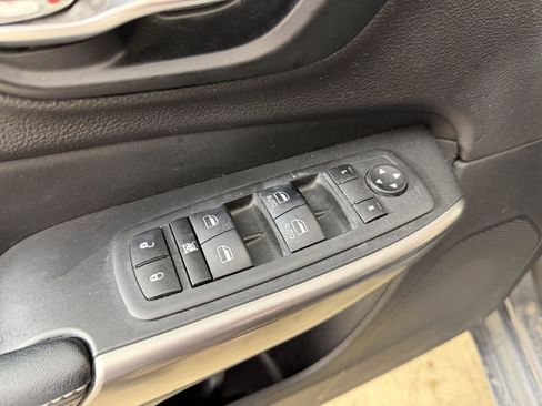 Used 2021 Jeep Cherokee Latitude Lux AWD/4WD image 18