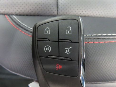 Used 2025 Chevrolet Traverse Z71 w/ LPO, Floor Liner Package AWD/4WD image 56