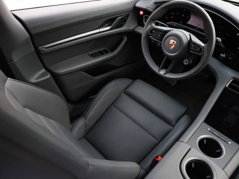 Used 2023 Porsche Taycan 4S image 22