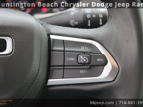 Used 2023 Jeep Compass Latitude image 17