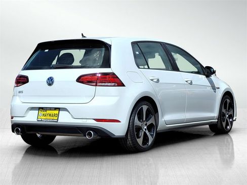 Used 2018 Volkswagen Golf 4-Door image 4