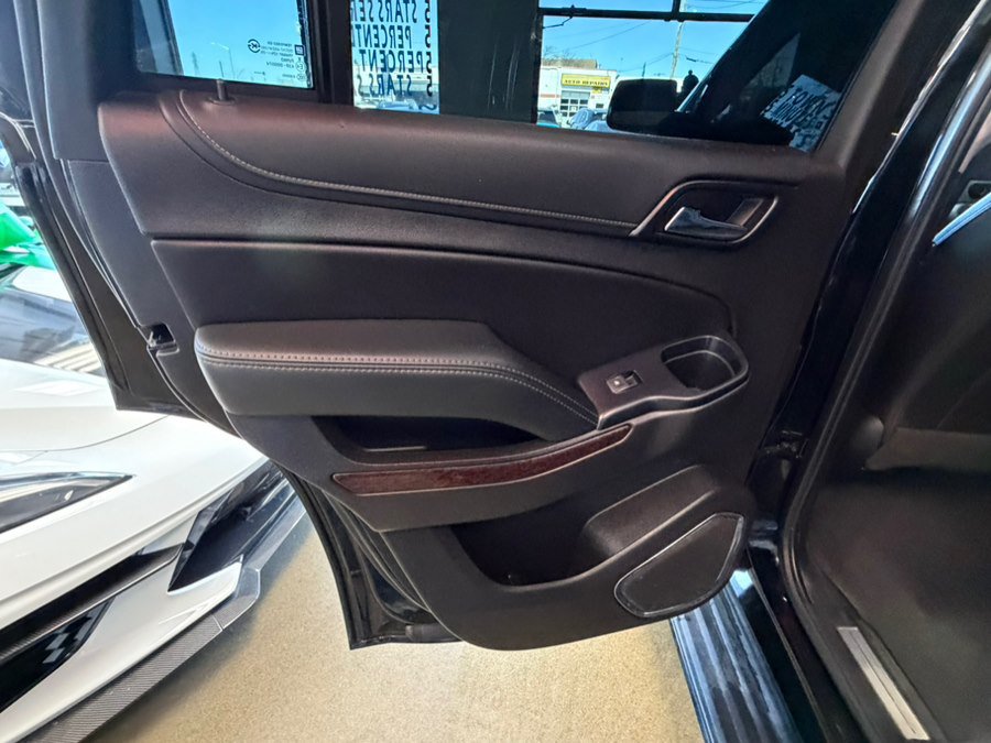 Used 2019 GMC Yukon SLT w/ Graphite Performance Edition AWD/4WD image 29