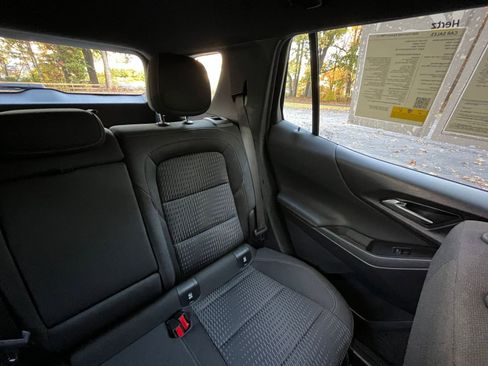 Used 2025 Chevrolet Equinox LT image 33