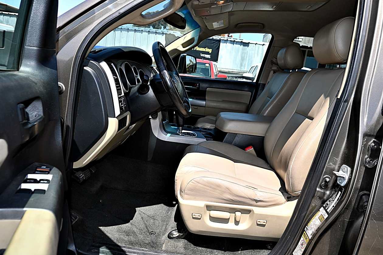 Used 2012 Toyota Sequoia SR5 RWD image 16