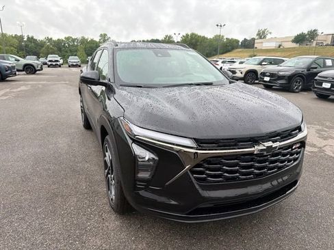 Used 2026 Chevrolet Trax RS w/ Sunroof Package FWD image 8