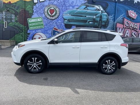 Used 2017 Toyota RAV4 LE AWD/4WD image 2