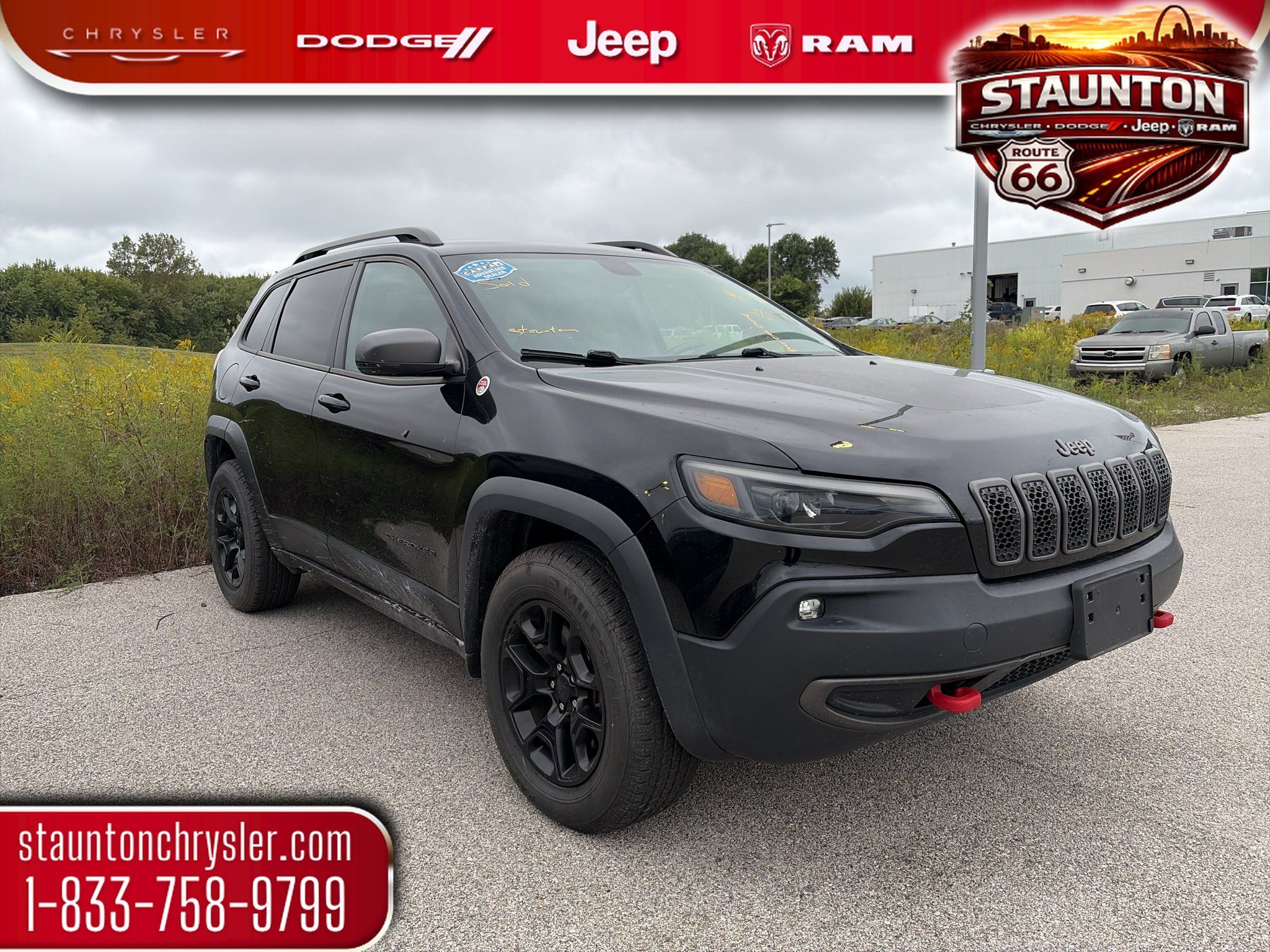 Used 2019 Jeep Cherokee Trailhawk w/ Cold Weather Group AWD/4WD image 1