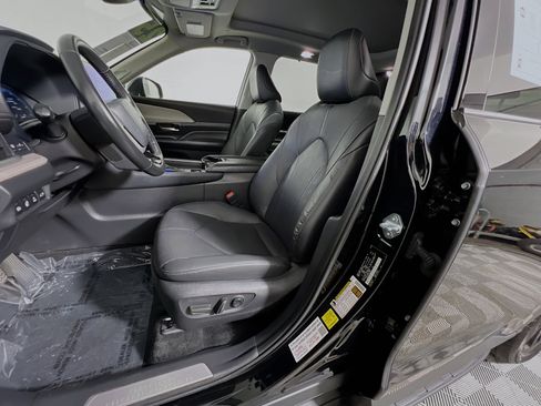 Used 2025 Toyota Grand Highlander AWD Hybrid image 15