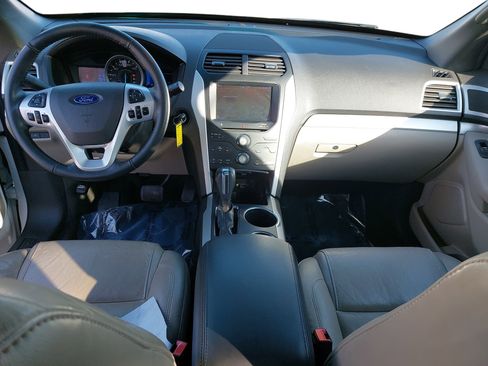 Used 2013 Ford Explorer XLT image 9