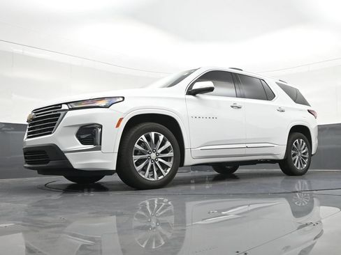 Used 2023 Chevrolet Traverse Premier FWD image 24
