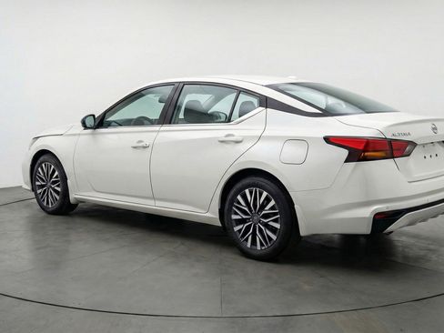 Used 2025 Nissan Altima 2.5 SV FWD image 5