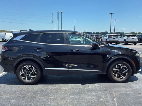 Used 2025 Kia Sportage LX FWD image 5