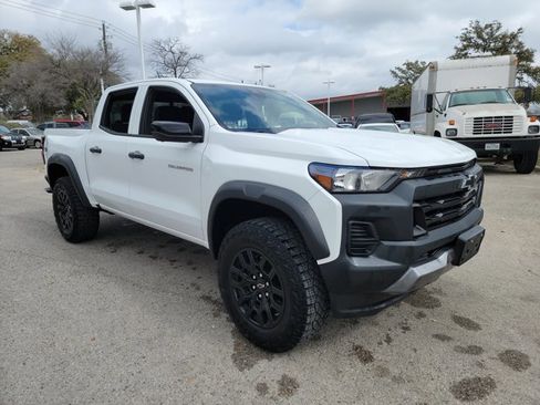 Used 2023 Chevrolet Colorado Trail Boss w/ Technology Package image 3