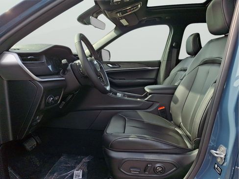 New 2026 Jeep Grand Cherokee Limited image 9