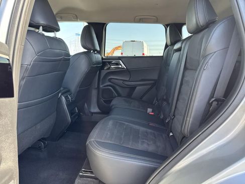 Used 2024 Mitsubishi Outlander SE image 26