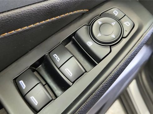 Used 2021 Chevrolet Traverse LT image 31