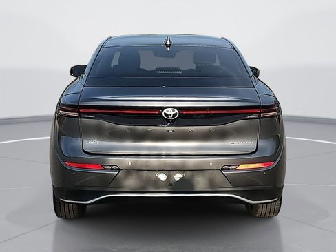 Used 2023 Toyota Crown Limited image 4