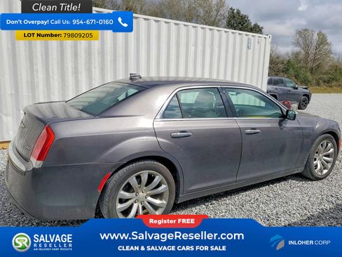 Used 2018 Chrysler 300 Limited RWD image 4