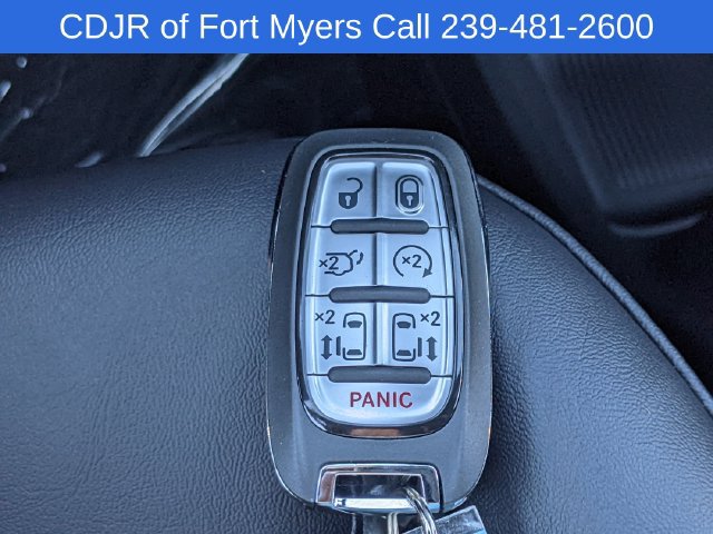 New 2026 Chrysler Pacifica Select FWD image 25