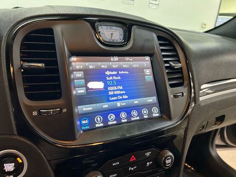 Used 2018 Chrysler 300 S w/ 300S Premium Group image 10