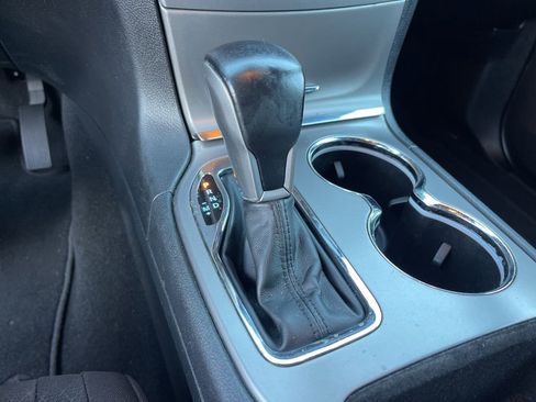 Used 2021 Jeep Grand Cherokee Laredo image 14