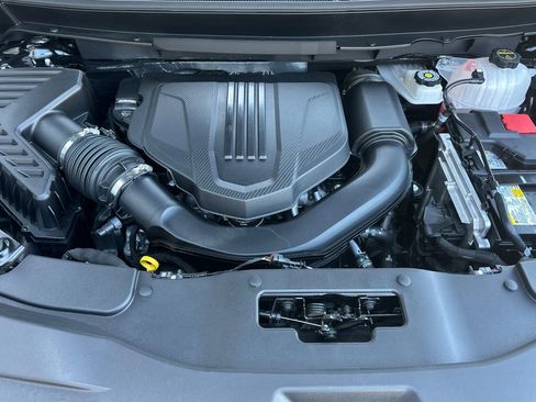 Used 2026 GMC Acadia Elevation w/ Elevation Premium Package FWD image 26