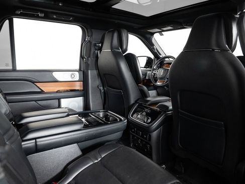 Used 2019 Lincoln Navigator Reserve image 25