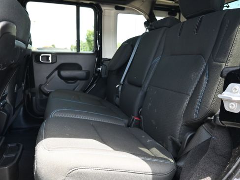 Used 2025 Jeep Wrangler Unlimited Rubicon 4xe w/ Convenience Group AWD/4WD image 29