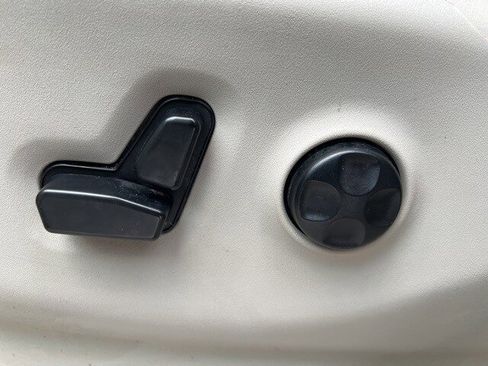 Certified 2018 Chrysler Pacifica Touring-L image 18