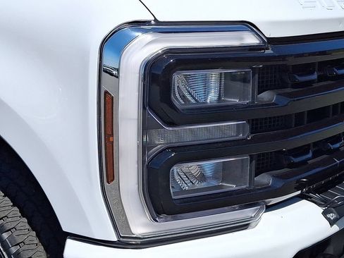 Used 2024 Ford F250 Lariat w/ Lariat Ultimate Package AWD/4WD image 9