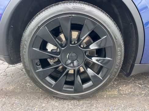 Used 2022 Tesla Model Y Long Range AWD/4WD image 40