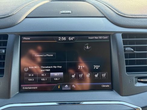 Used 2013 Lincoln MKS AWD image 32