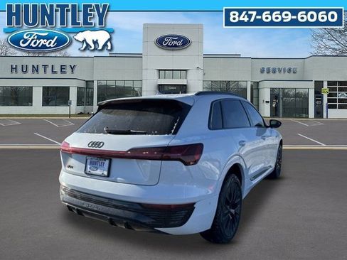 Used 2024 Audi Q8 e-tron Prestige image 5